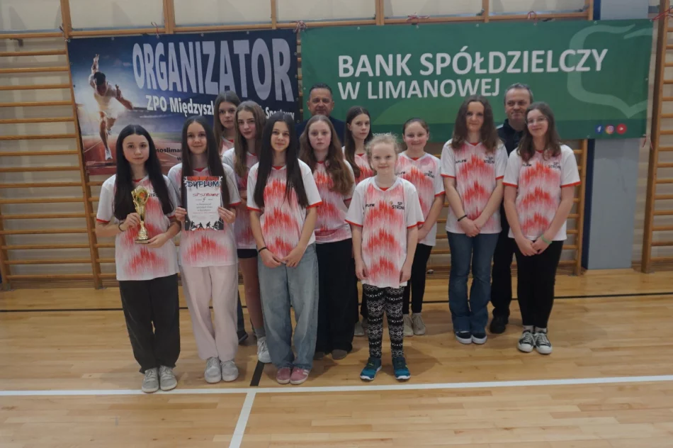Zacięta walka o mistrzostwo powiatu w koszykarskiej rywalizacji - zdjęcie 4