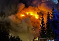 Małopolska: Strażacy ugasili pożar budynku w kompleksie hotelowym - zdjęcie główne