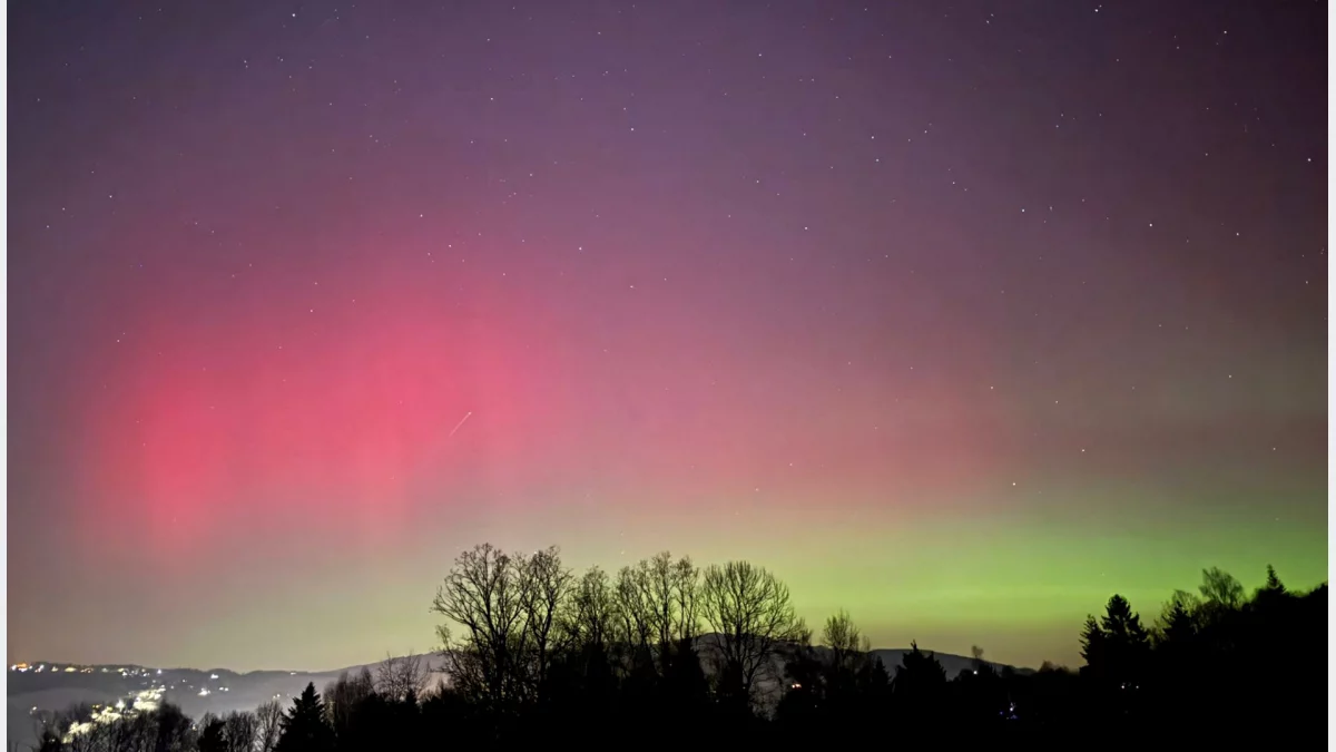 Nocny spektakl nad Limanowszczyzną. Na niebie pojawiła się zorza polarna