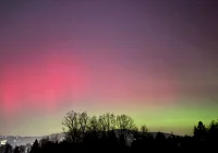 Nocny spektakl nad Limanowszczyzną. Na niebie pojawiła się zorza polarna - zdjęcie główne