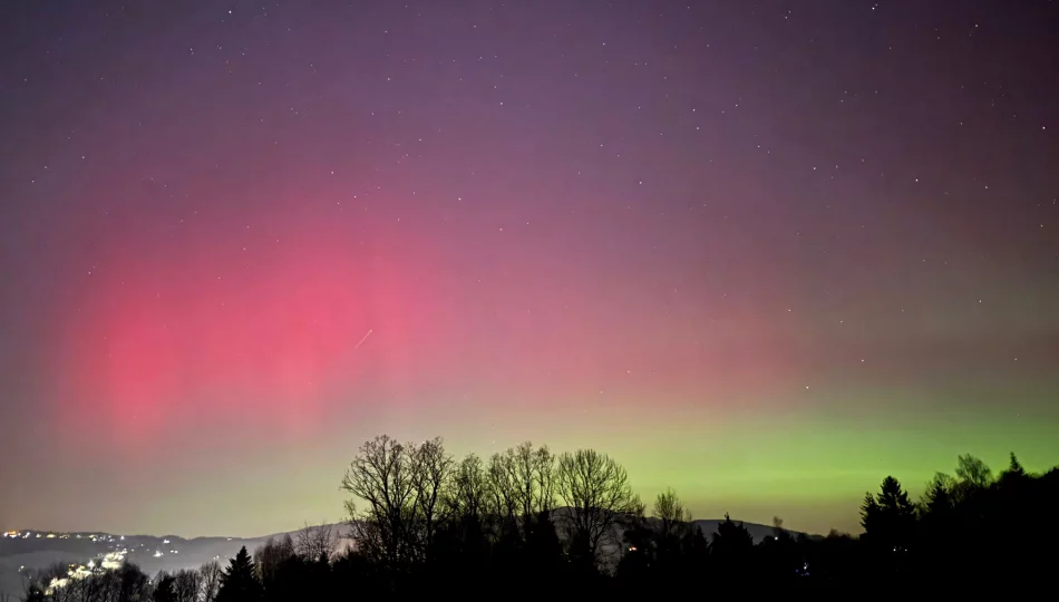 Nocny spektakl nad Limanowszczyzną. Na niebie pojawiła się zorza polarna - zdjęcie 1