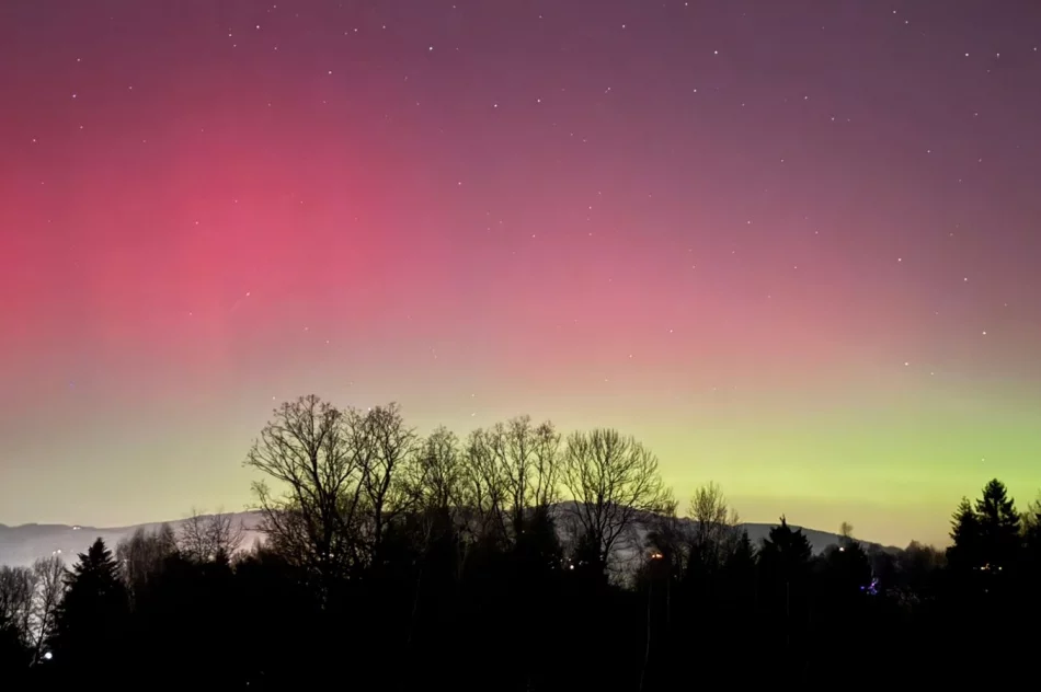 Nocny spektakl nad Limanowszczyzną. Na niebie pojawiła się zorza polarna - zdjęcie 4