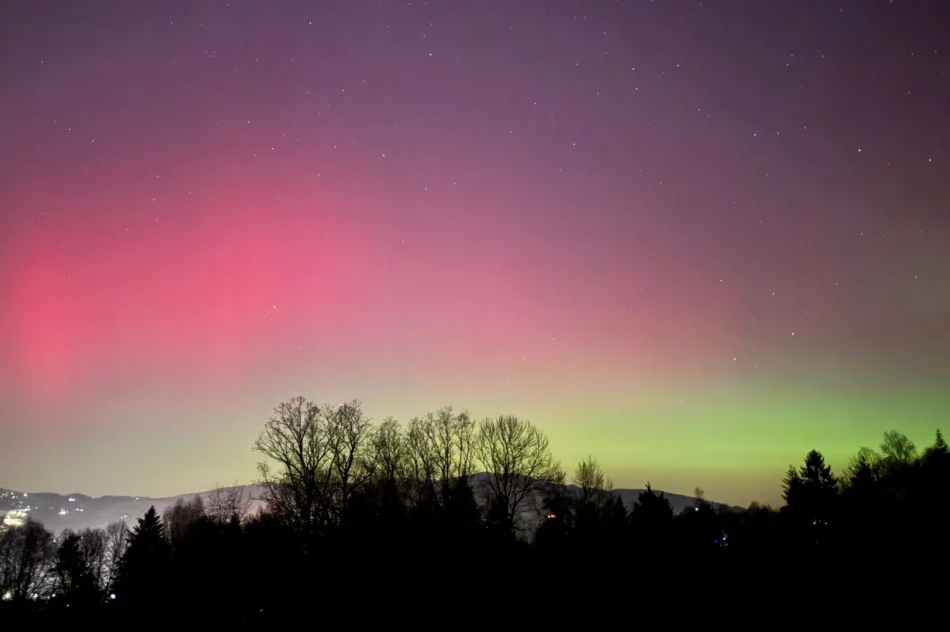 Nocny spektakl nad Limanowszczyzną. Na niebie pojawiła się zorza polarna - zdjęcie 6