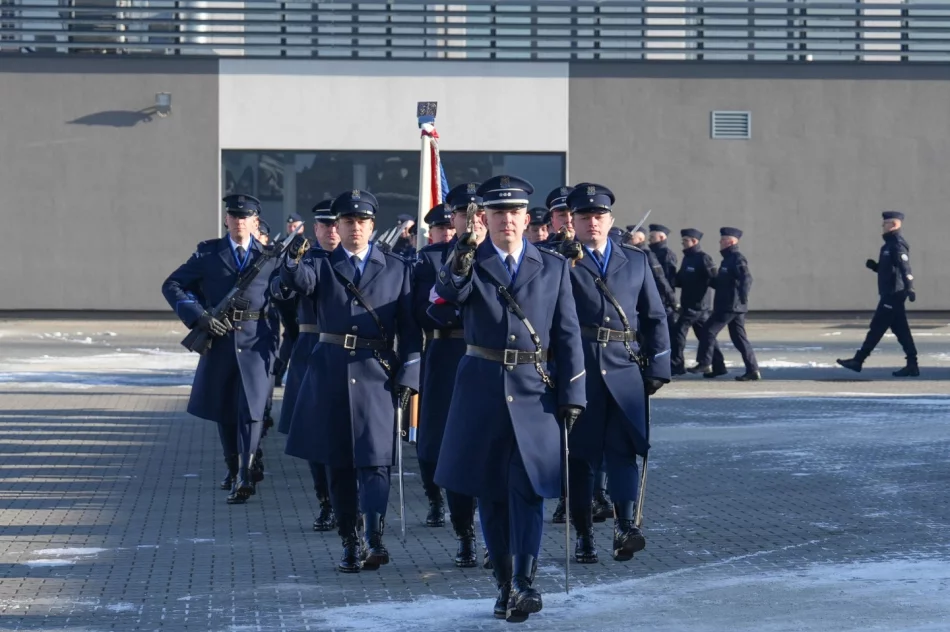 Szeregi małopolskiej policji zasiliło 90 funkcjonariuszy. Jeden trafi do nas - zdjęcie 4