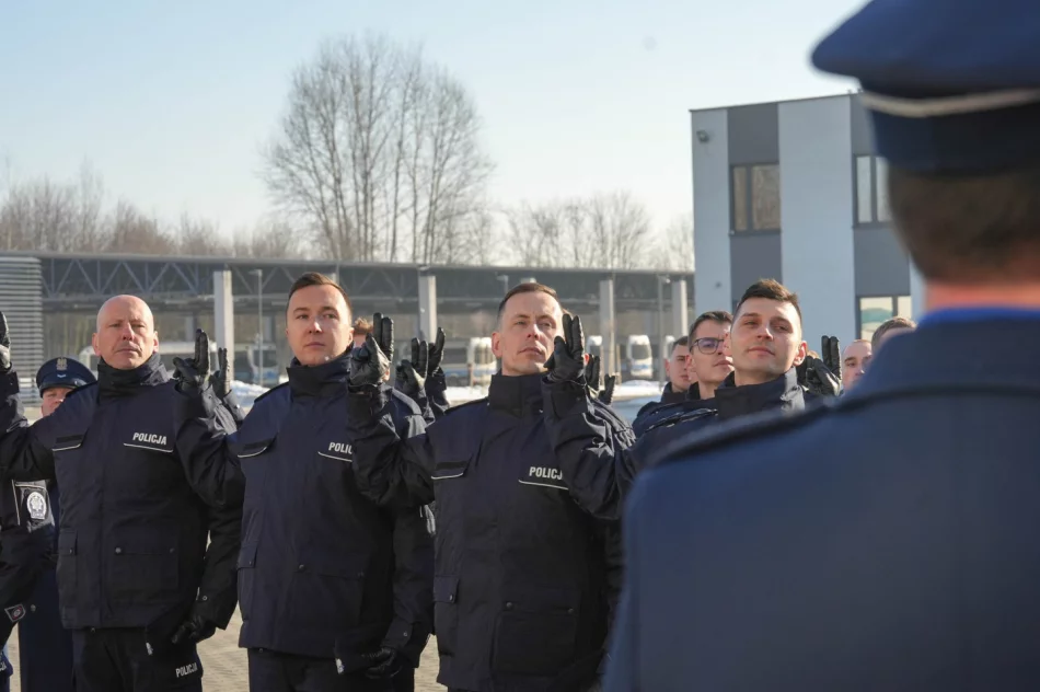 Szeregi małopolskiej policji zasiliło 90 funkcjonariuszy. Jeden trafi do nas - zdjęcie 7