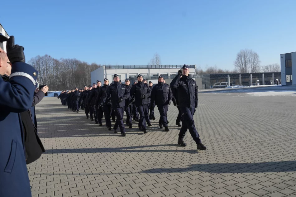 Szeregi małopolskiej policji zasiliło 90 funkcjonariuszy. Jeden trafi do nas - zdjęcie 12