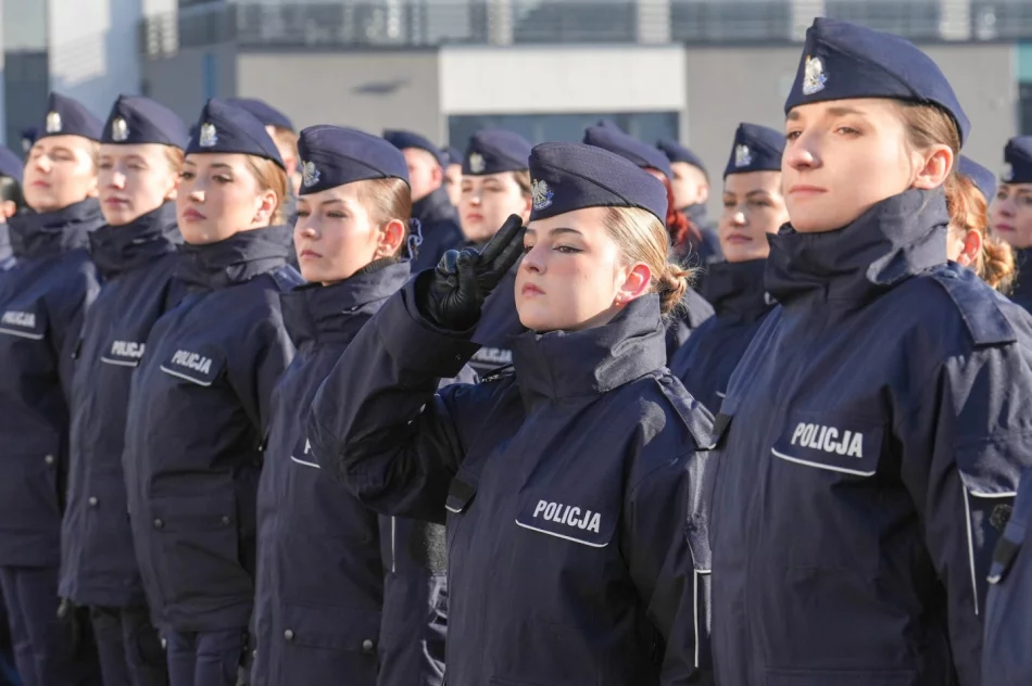 Szeregi małopolskiej policji zasiliło 90 funkcjonariuszy. Jeden trafi do nas - zdjęcie 15