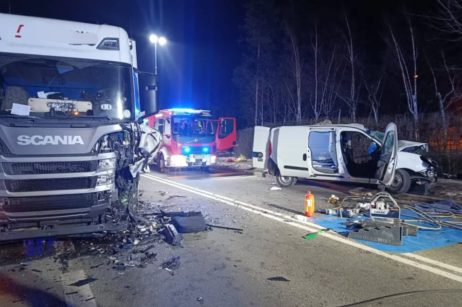 Groźny wypadek na DK75 - droga zablokowana - zdjęcie 2