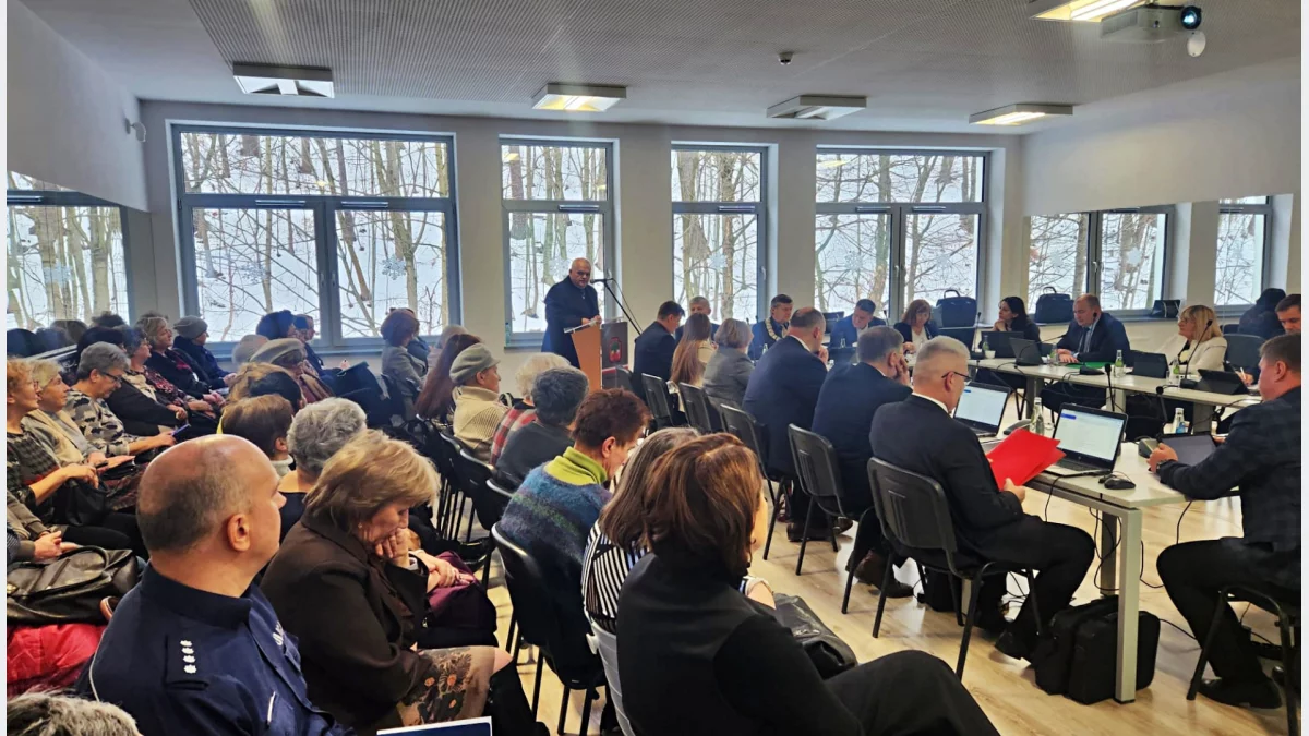 Pytania mieszkańców, burmistrz "jak na przesłuchaniu". Decyzja ws. sztandaru