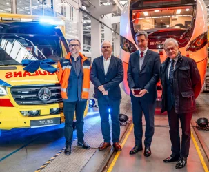 150 lat odpowiedzialności. NEWAG przekazuje nową karetkę - zdjęcie główne