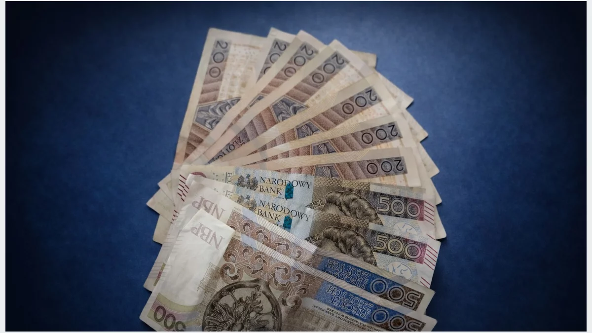 Gotówka przy bankomacie. Znalazca oddał ją policji