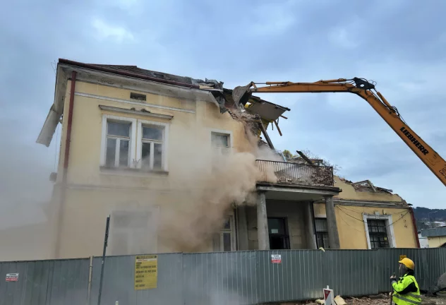 Galeria - Rozbiórka Pałacyku pod Pszczółką w Limanowej - zdjęcie główne