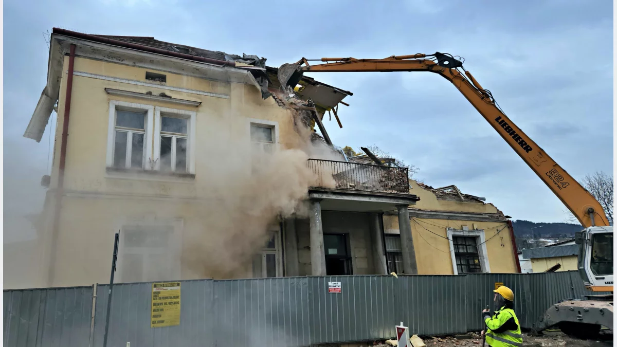 Tak wyglądała rozbiórka Pałacyku pod Pszczółką (ZDJĘCIA, WIDEO)