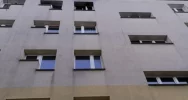 Policjant wyniósł mężczyznę z płonącego mieszkania, nie żyje 81-latka - zdjęcie 4