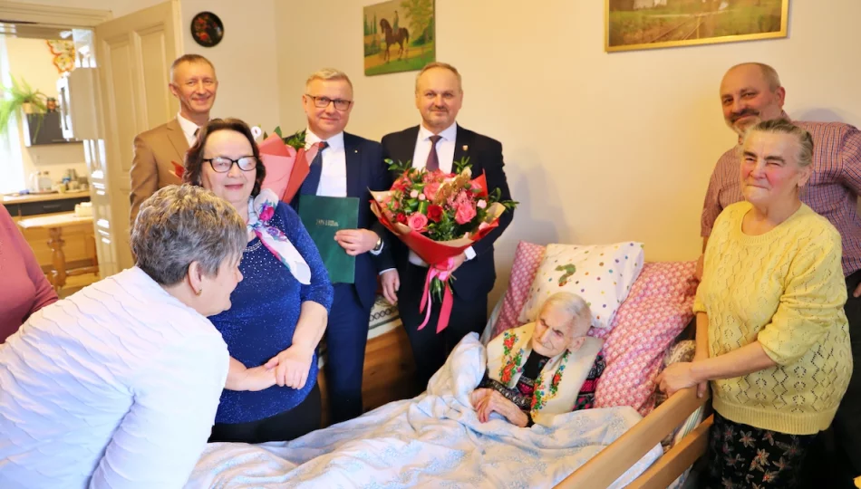 Praca, aktywność, bliskość natury - pani Helena ma już 100 lat - zdjęcie 1