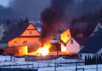 Pożar samochodu. Szybka akcja strażaków zapobiegła tragedii - zdjęcie główne