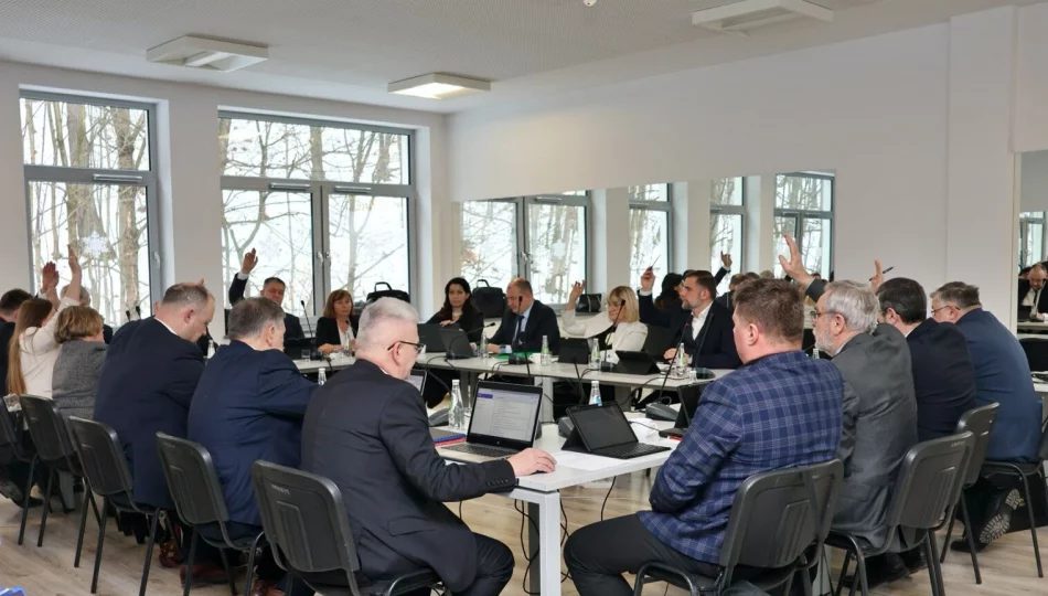 Radni i tak zmienią sztandar. Konsultacje bez mieszkańców, tylko z parafią - zdjęcie 1