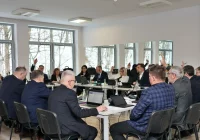 Radni i tak zmienią sztandar. Konsultacje bez mieszkańców, tylko z parafią - zdjęcie główne