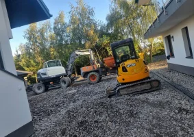 USLUGI KOPARKA,MINIKOPARKA ,WOZIDLEM - Zdjęcie główne