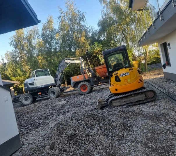USLUGI KOPARKA,MINIKOPARKA ,WOZIDLEM - Zdjęcie główne