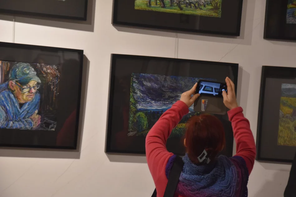 Wernisaż wystawy „Rysunek i pastel” Jarosława Czai w Galerii Sztuki MBP w Limanowej - zdjęcie 6