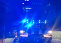 Pożar auta - ogień pojawił się w komorze silnika - zdjęcie główne