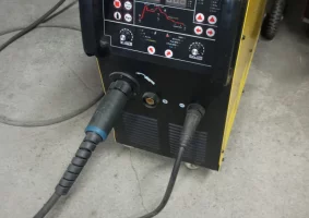 Migomat MAGNUM MIG 350 Dual Puls Synergia. - Zdjęcie główne