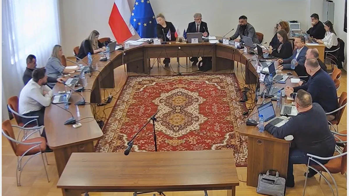 Przerwa w sesji. “Zaraz dojdzie do rękoczynów” 
