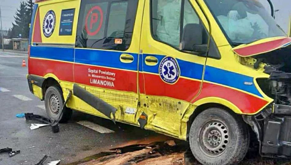Groźny wypadek limanowskiej karetki w Krakowie. Ranny pacjent - zdjęcie 1