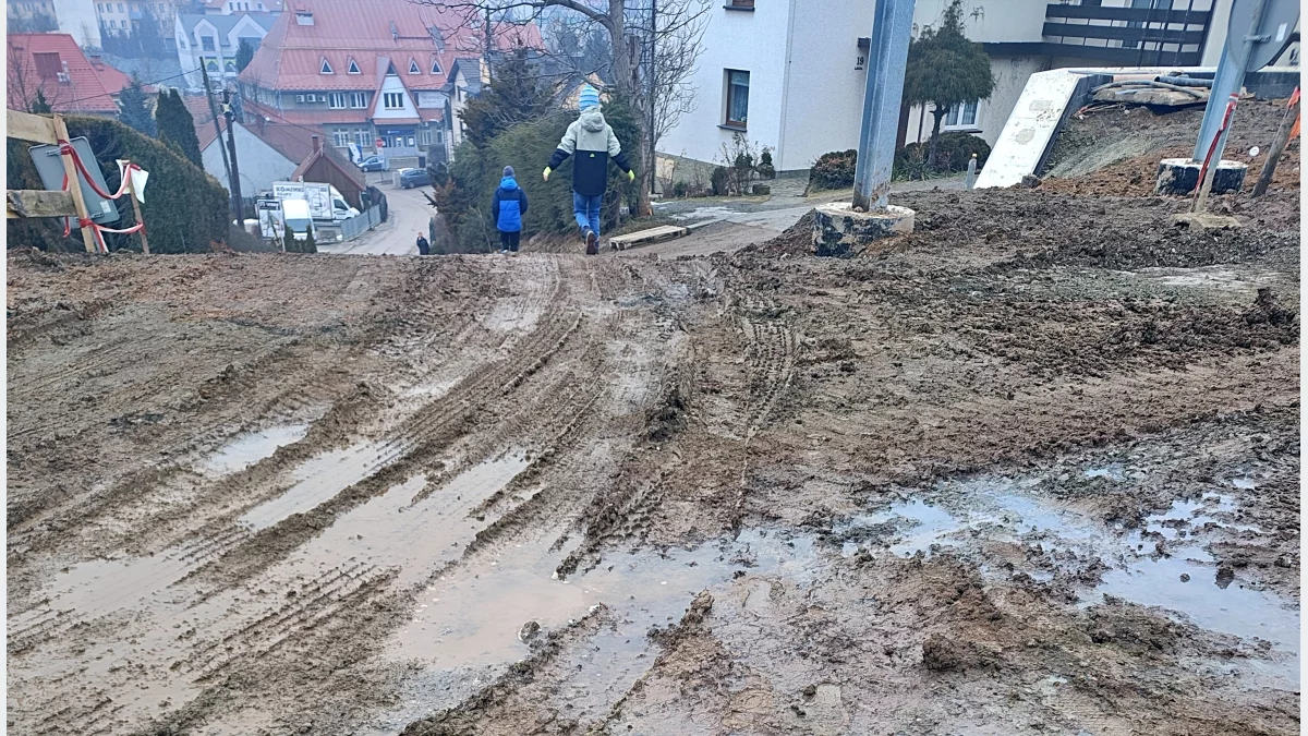 Plac budowy znów na asfalcie