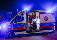 Pieszy wszedł pod koła samochodu - zdjęcie główne