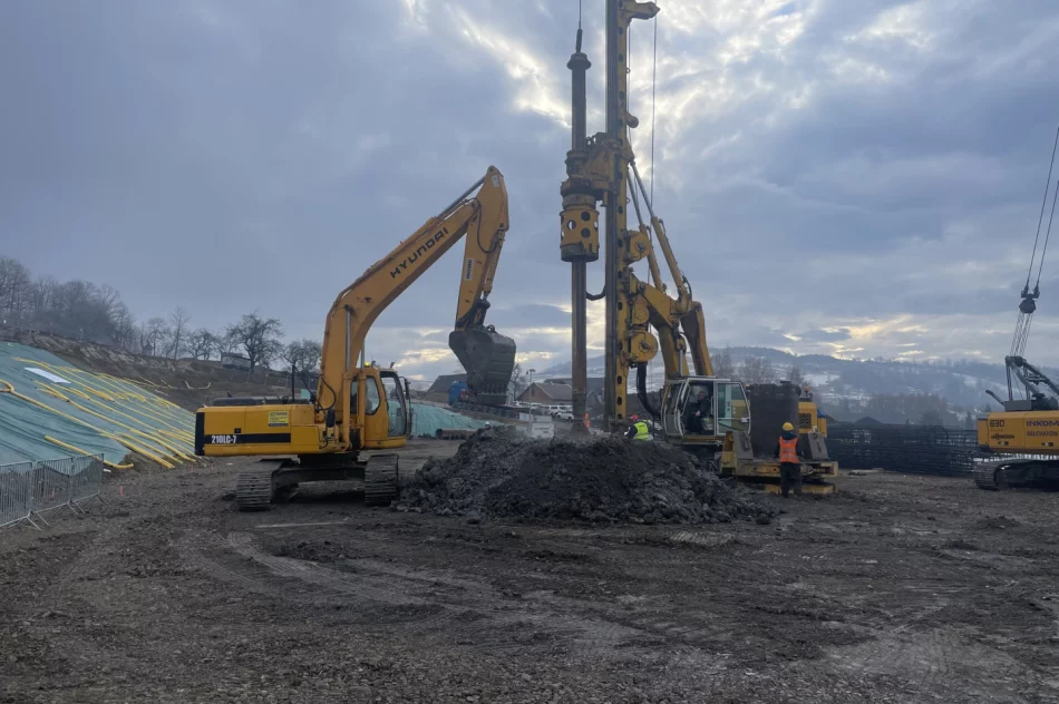 Rozpoczęła się budowa nowego odcinka linii kolejowej Tymbark-Szczyrzyc, a w niej dwa tunele - zdjęcie 2