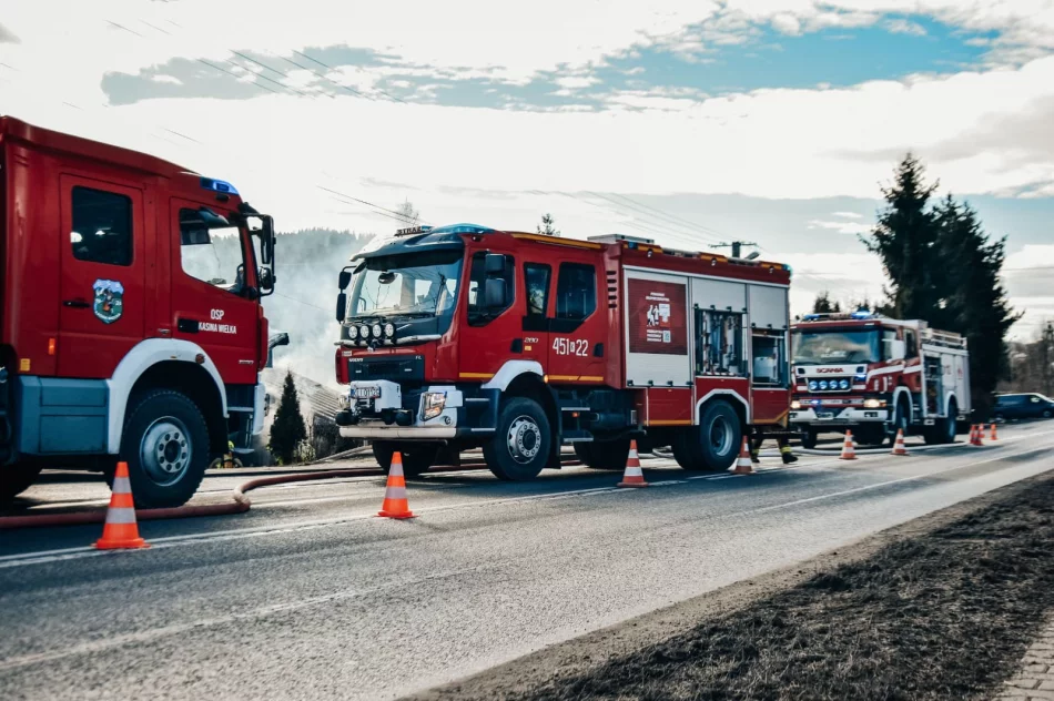 Samochód spłonął w garażu - zdjęcie 15