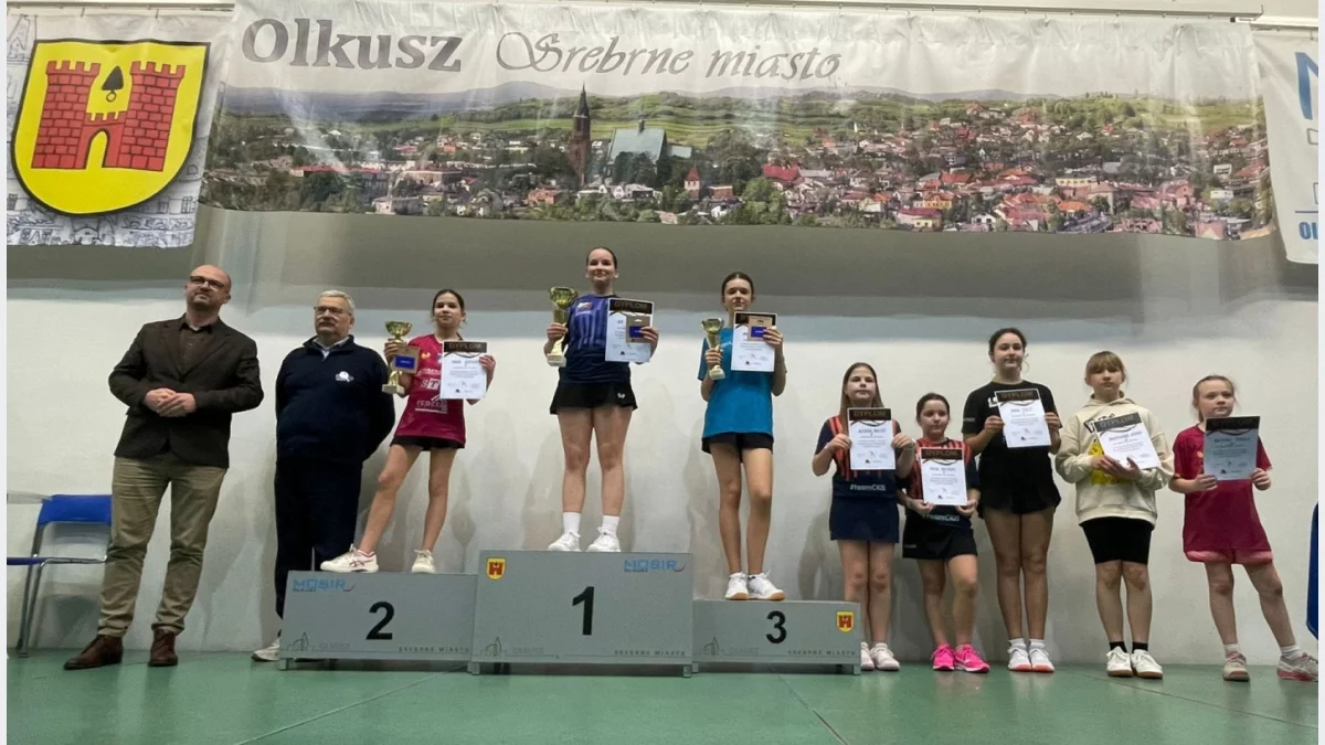 Sukces zawodniczki z Limanowej podczas rywalizacji na szczeblu wojewódzkim, zwycięstwo Lei Ewert. Trzecie miejsce Mileny Mężyk./Fot.: Kozts.pl
