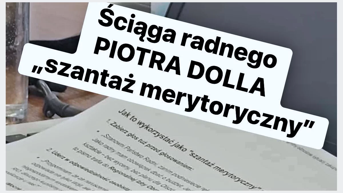 Fotografia przedstawiająca kartkę z napisem „Jak to wykorzystać jako szantaż merytoryczny na sesji” leżącą na laptopie.