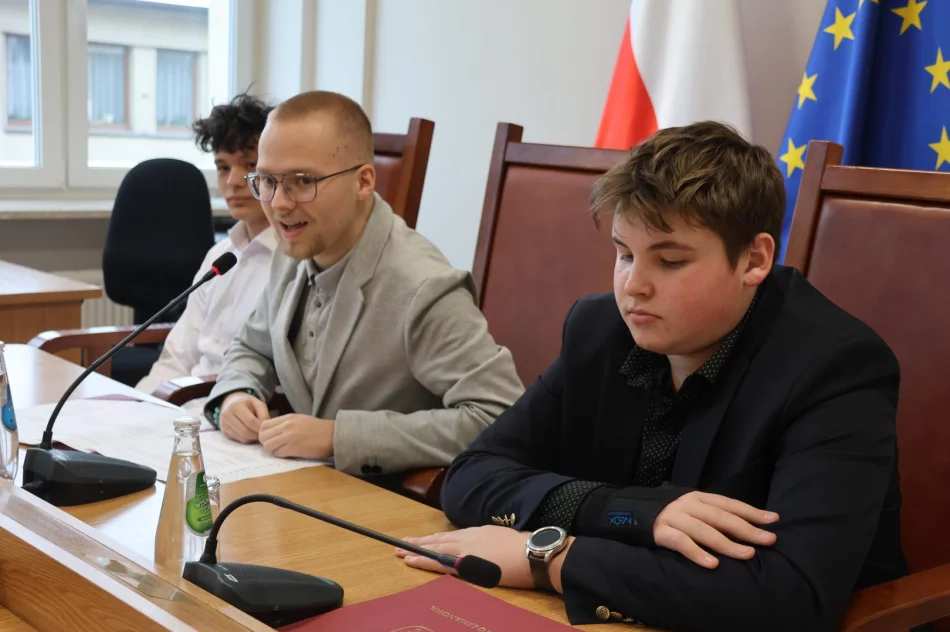 Odbyła się IV sesja Młodzieżowej Rady Miasta Limanowa - zdjęcie 2