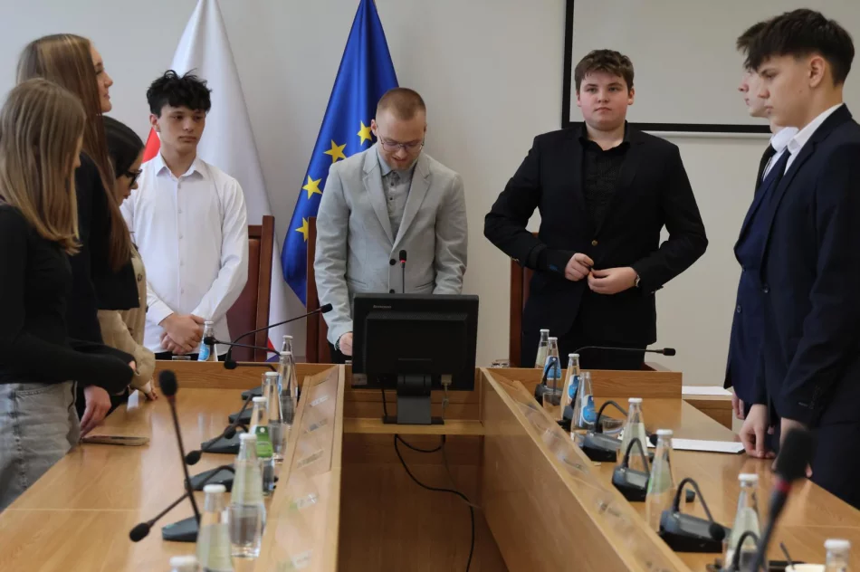 Odbyła się IV sesja Młodzieżowej Rady Miasta Limanowa - zdjęcie 5