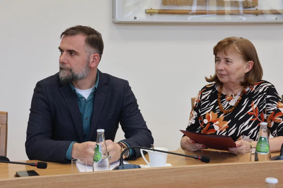 Odbyła się IV sesja Młodzieżowej Rady Miasta Limanowa - zdjęcie 8