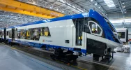 Budują potęgę PKP Intercity. Pokazana produkcja pierwszej kolejowej hybrydy - zdjęcie 2