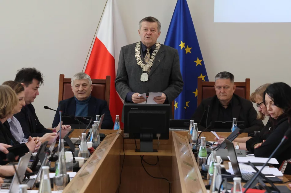 XXVI Sesja Rady Miasta Limanowa. Decyzje finansowe, opieka nad najmłodszymi i trudna sytuacja wokół LDK - zdjęcie 2