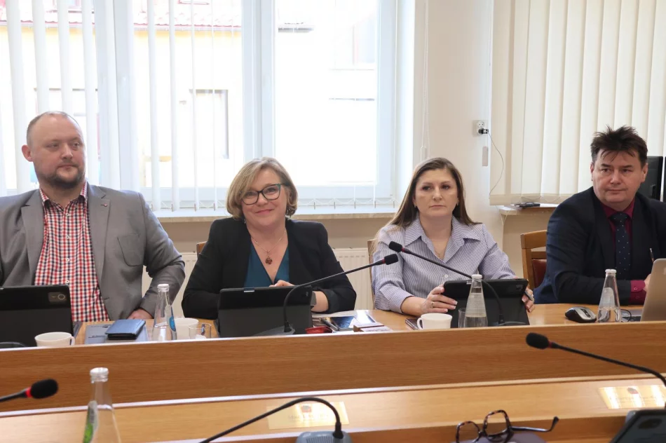 XXVI Sesja Rady Miasta Limanowa. Decyzje finansowe, opieka nad najmłodszymi i trudna sytuacja wokół LDK - zdjęcie 14