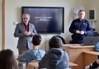 Lekcja z paragrafem w tle  - zdjęcie główne