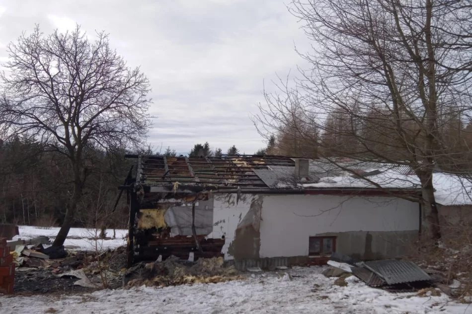 Pożar z trudnym dojazdem na szczycie góry - zdjęcie 11