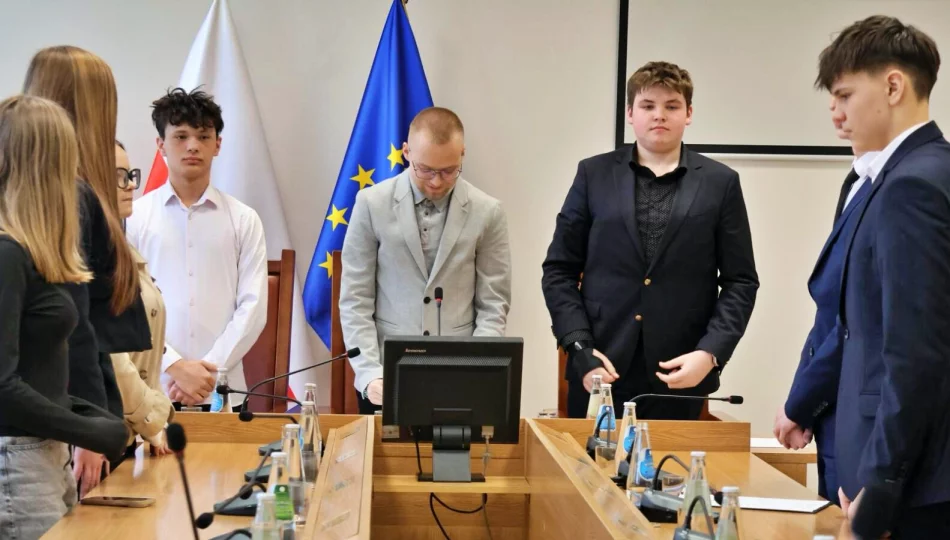Nowi radni i ambitne plany. Młodzieżowa rada po sesji - zdjęcie 1