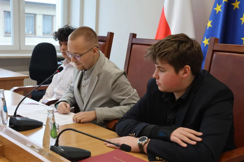Nowi radni i ambitne plany. Młodzieżowa rada po sesji - zdjęcie 3