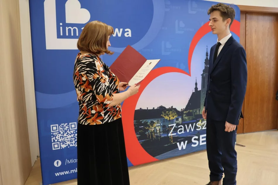 Nowi radni i ambitne plany. Młodzieżowa rada po sesji - zdjęcie 16