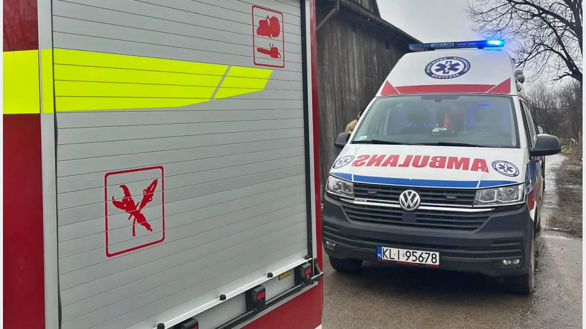 Karetka i samochód strażacki na podczas interwencji ratowniczej w powiecie limanowskim.