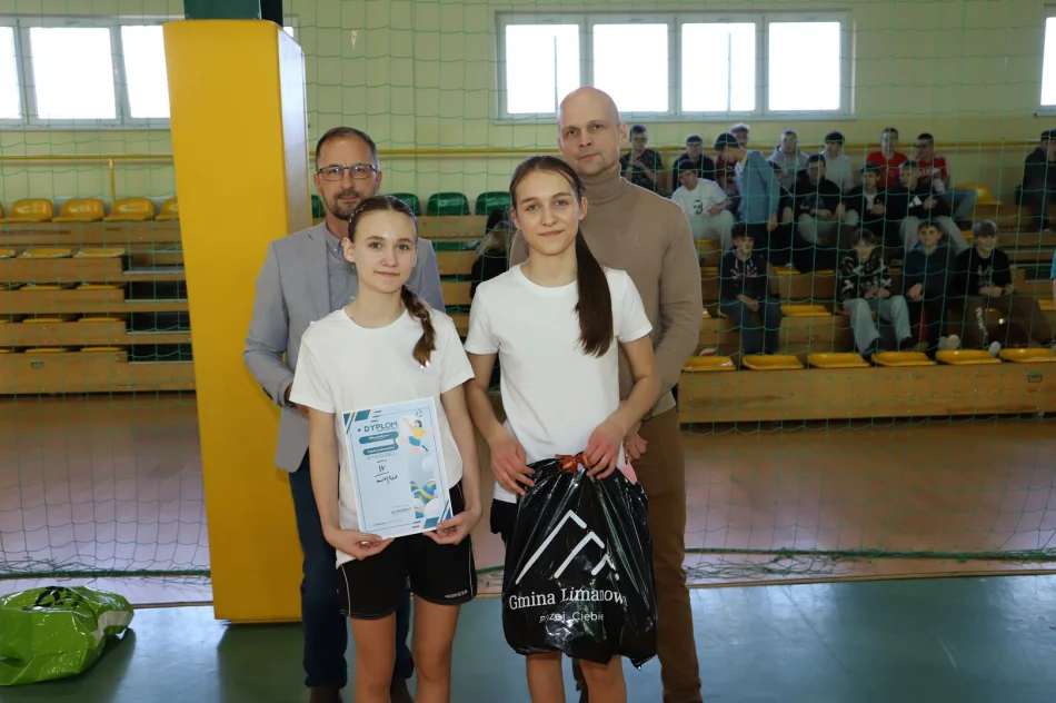 Pisarzowa i Mordarka Mistrzami Gminy Limanowa w Siatkówce Dzieci - zdjęcie 13