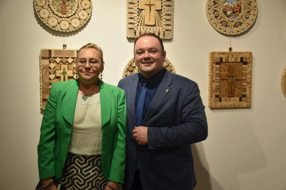 ​Bogactwo tradycji i talentu. Relacja z wernisażu artystów Gminy Kamienica - zdjęcie 6