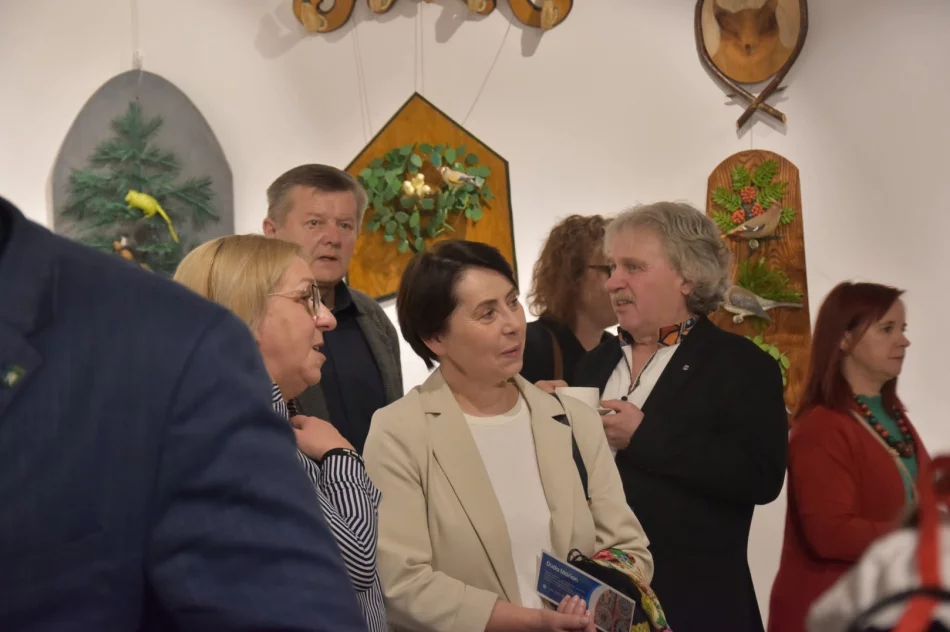 ​Bogactwo tradycji i talentu. Relacja z wernisażu artystów Gminy Kamienica - zdjęcie 14